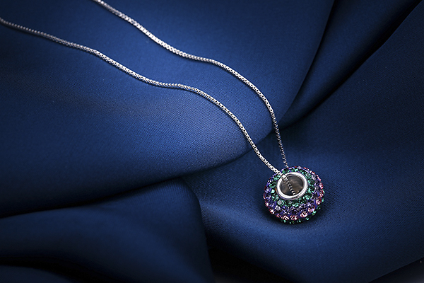 珠寶產(chǎn)品攝影場景圖的設計與拍攝技巧