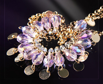 光影之韻 珠寶主題海報(bào)的藝術(shù)設(shè)計(jì)與情感表達(dá)