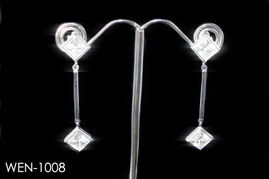 時(shí)間的藝術(shù)與耳畔的風(fēng)景 探索鐘表與耳環(huán)飾品的交匯之美