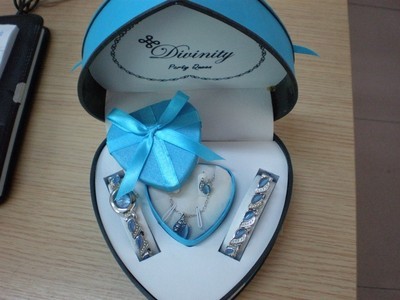 國(guó)慶盛典，時(shí)尚獻(xiàn)禮 深圳市亞迪表業(yè)套裝禮品手表璀璨登場(chǎng)